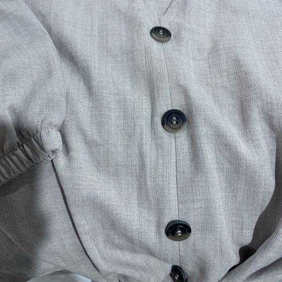 Women’s blouse, size large, beige,light weight, tie at bottom. Fake button front - Picture 3 of 4